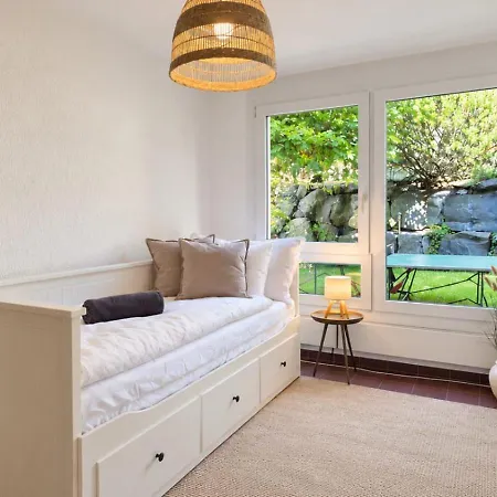 Oasis - Pool, Parking & Mountain Views