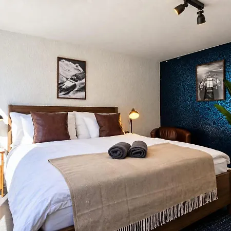 Appartement Oasis - Pool, Parking & Mountain Views