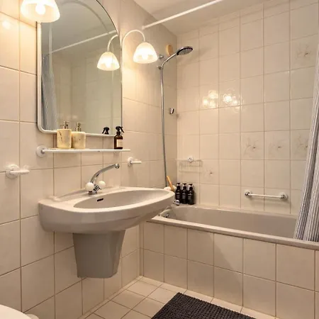 Oasis - Pool, Parking & Mountain Views Appartement