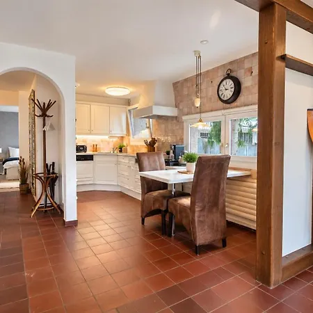 Appartement Oasis - Pool, Parking & Mountain Views *