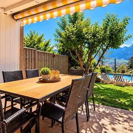 Oasis - Pool, Parking & Mountain Views Appartement